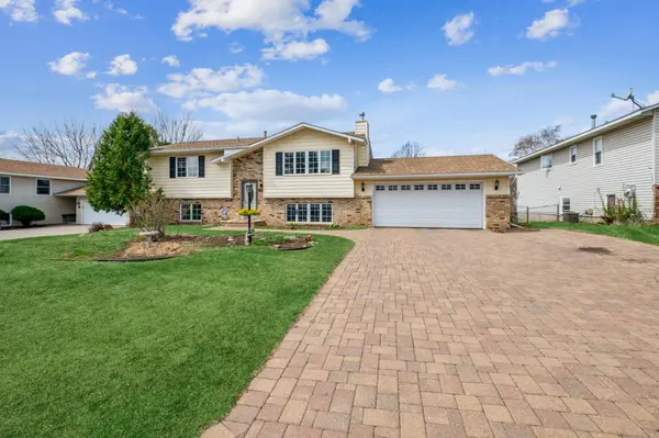 3013 Bartelmy CT, Maplewood, MN 55109