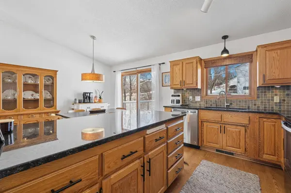 3710 Fox TRL, Saint Bonifacius, MN 55375