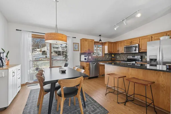 3710 Fox TRL, Saint Bonifacius, MN 55375