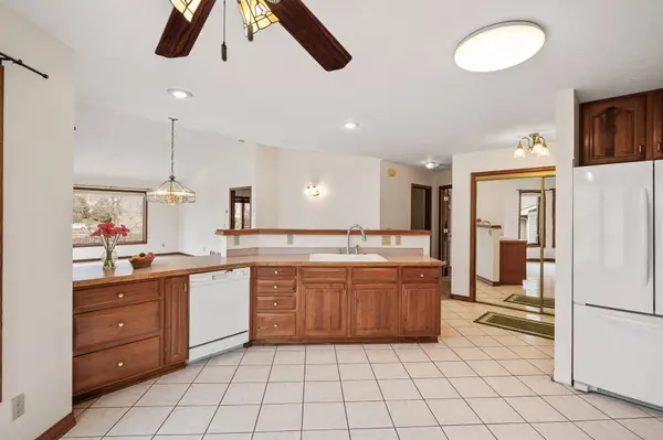9887 Redwood ST NW, Coon Rapids, MN 55433