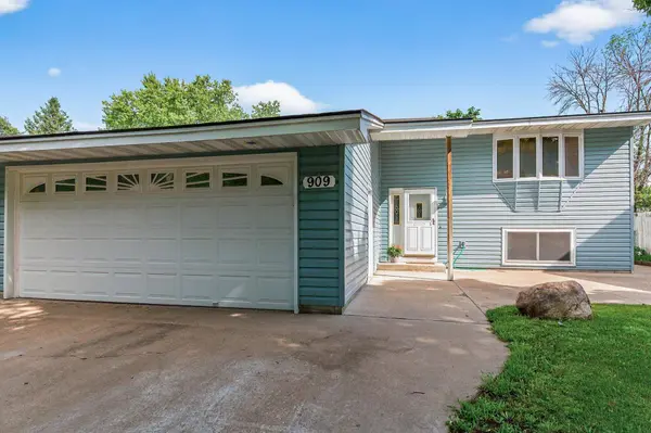 909 104th AVE NW, Coon Rapids, MN 55433