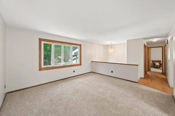 909 104th AVE NW, Coon Rapids, MN 55433
