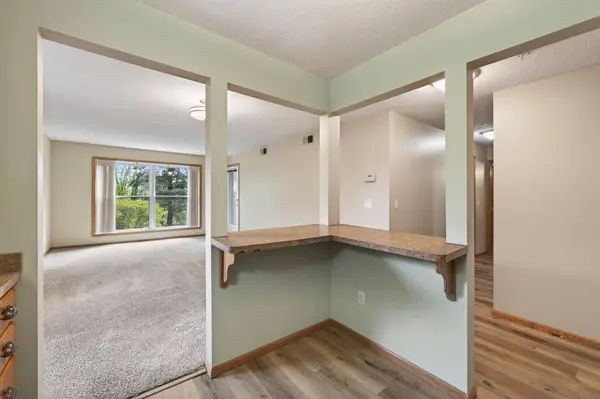 2496 County Road C2 W #101, Saint Paul, MN 55113