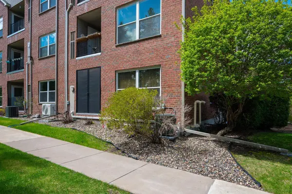 2496 County Road C2 W #101, Saint Paul, MN 55113