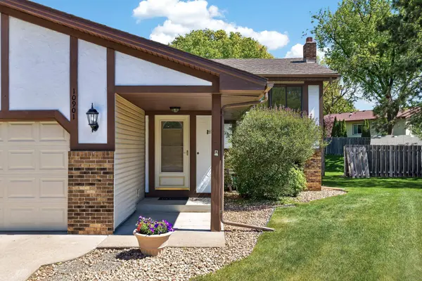 10901 Eagle ST NW, Minneapolis, MN 55433