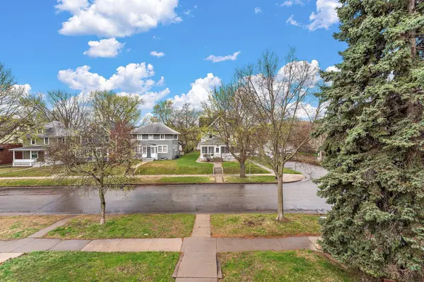 2017 Laurel AVE, Saint Paul, MN 55104