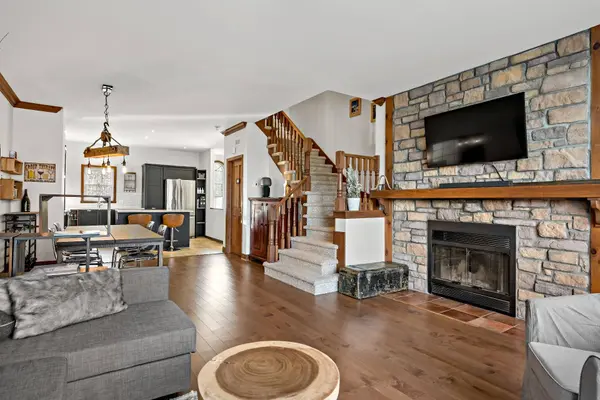 195 Rue du Mont-Plaisant #4, Mont-tremblant, QC J8E1L2