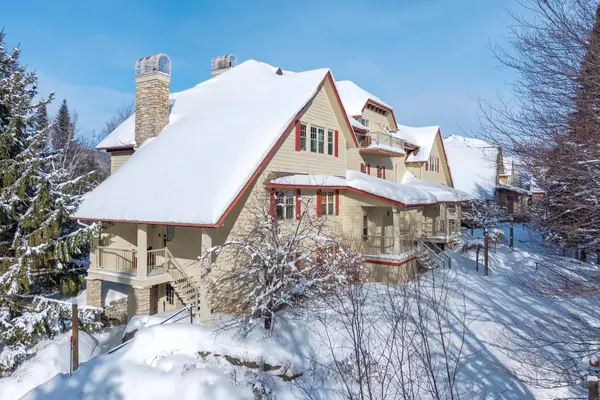 195 Rue du Mont-Plaisant #4, Mont-tremblant, QC J8E1L2