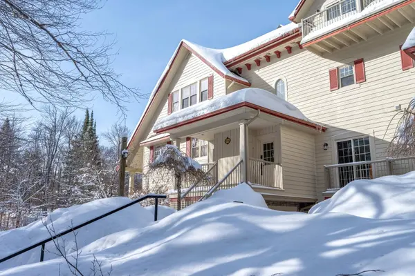 195 Rue du Mont-Plaisant #4, Mont-tremblant, QC J8E1L2