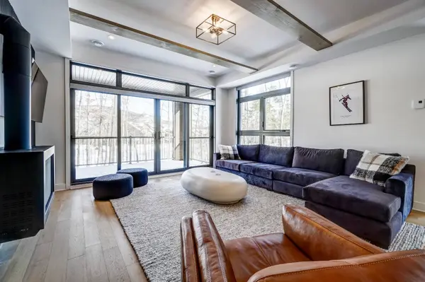 1035 Allée de Verbier #105, Mont-tremblant, QC J8E1C6