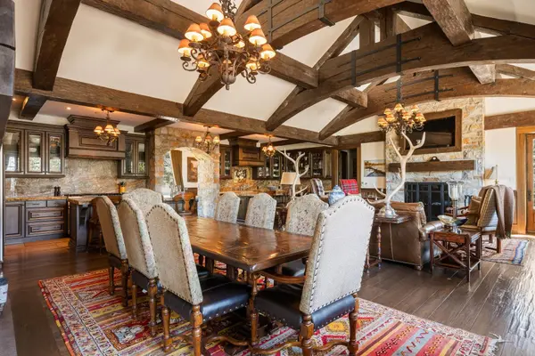 802 Ch. des Skieurs, Mont-tremblant, QC J8E3M8