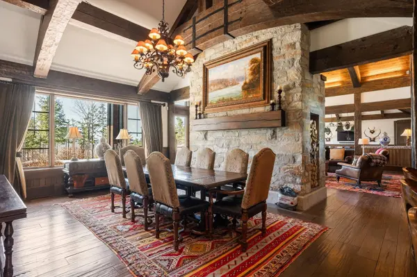 802 Ch. des Skieurs, Mont-tremblant, QC J8E3M8