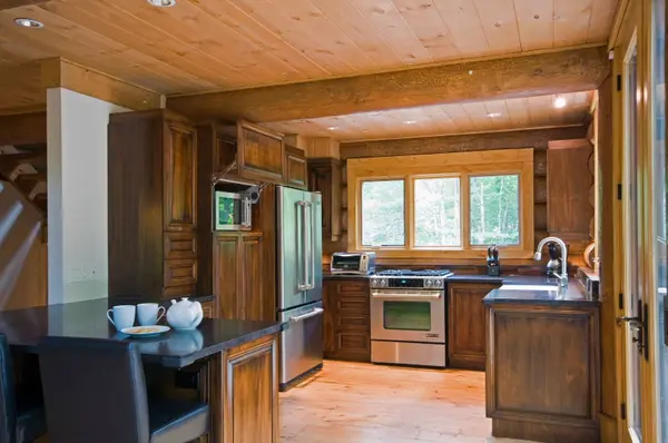 325 Ch. des Eaux-Vives, Mont-tremblant, QC J8E1R8