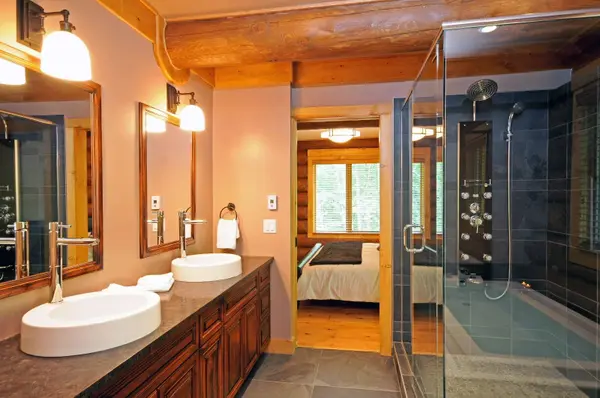 325 Ch. des Eaux-Vives, Mont-tremblant, QC J8E1R8
