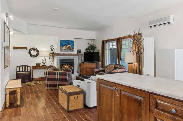 103 Ch. de l'Érablière #4, Mont-tremblant, QC J8E1H5