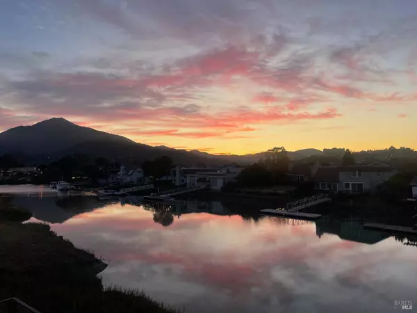 72 Lucky DR, Corte Madera, CA 94925