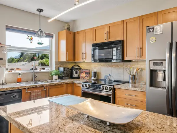 1216 Village Green WAY, Squamish, BC V8B 0N5