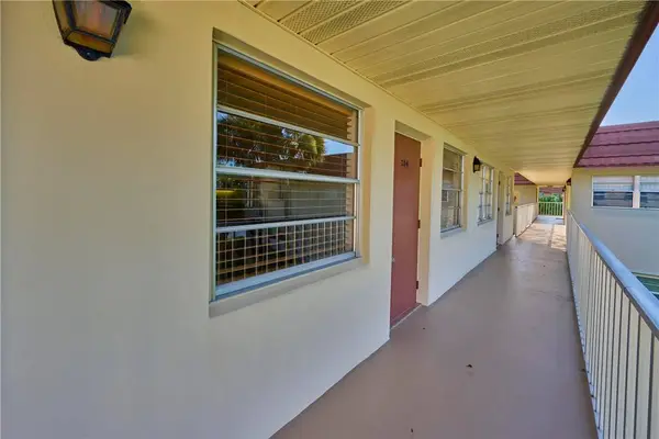 33 Vista Gardens TRL #204, Vero Beach, FL 32962