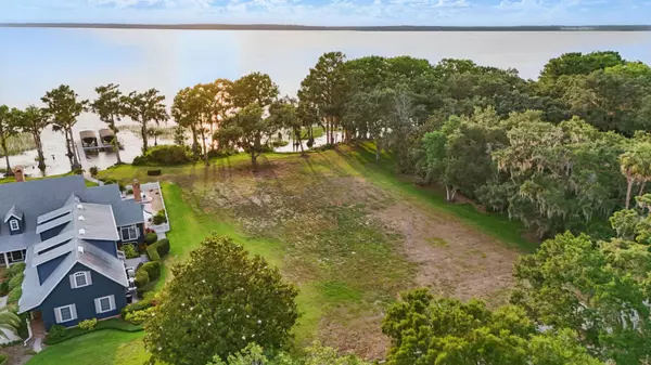 Lake Life Awaits on Lake Harris: A Rare Opportunity in Tavares, Florida