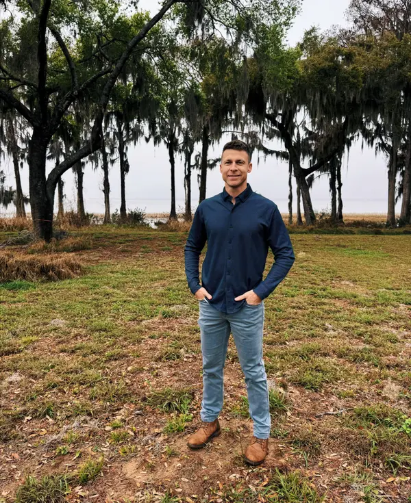 feature image of Luxury Living on Lake Harris Chain Of Lakes