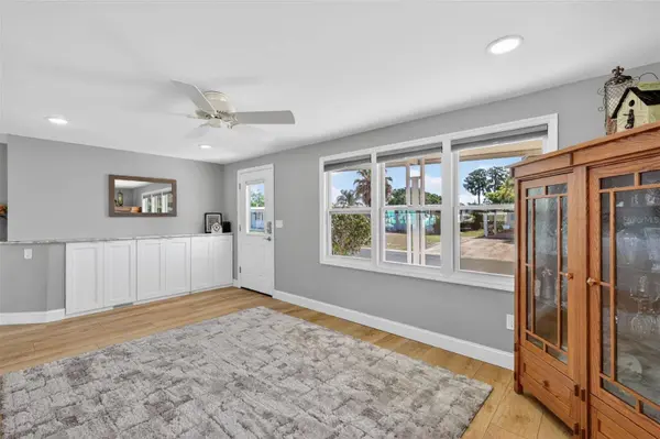 1015 SOUTHLAND DR, Tavares, FL 32778