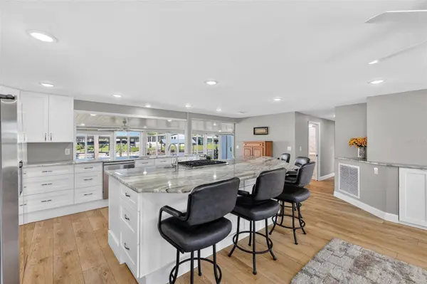 1015 SOUTHLAND DR, Tavares, FL 32778