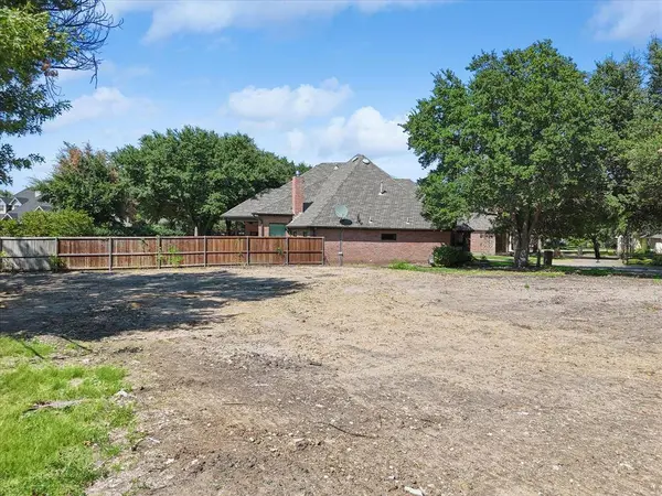 2889 Oakbriar Trail, Fort Worth, TX 76109