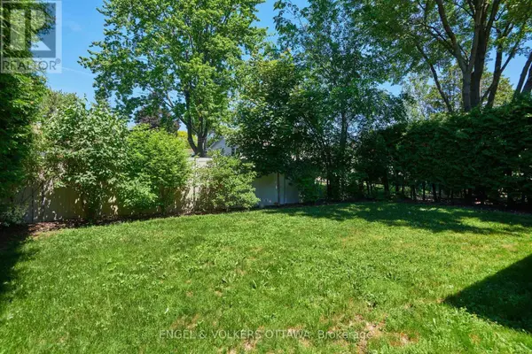 2123 BLUE JAY CRESCENT, Ottawa, ON K1J6A9