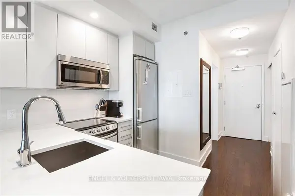 108 Richmond RD #208, Ottawa, ON K1Z0B3