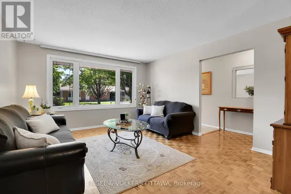 2123 BLUE JAY CRESCENT, Ottawa, ON K1J6A9
