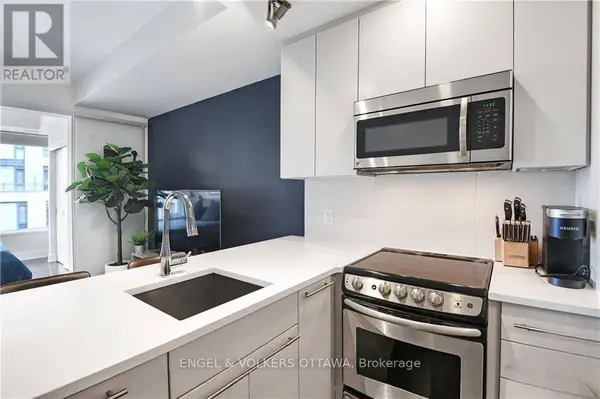 108 Richmond RD #208, Ottawa, ON K1Z0B3