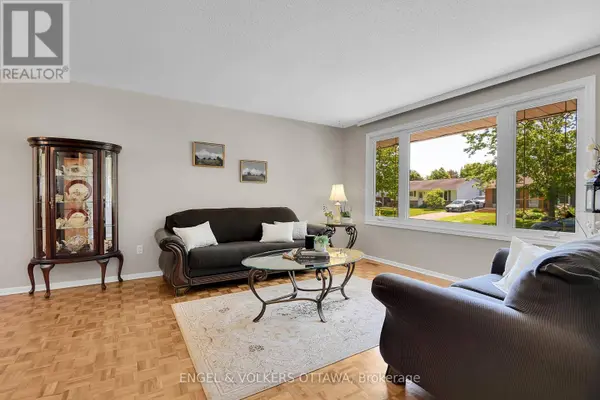 2123 BLUE JAY CRESCENT, Ottawa, ON K1J6A9