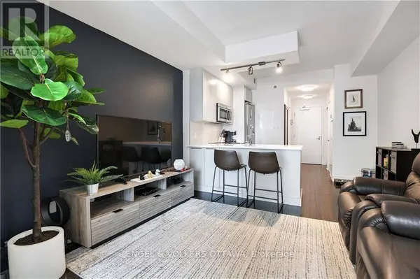 108 Richmond RD #208, Ottawa, ON K1Z0B3