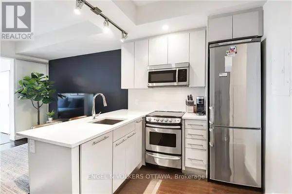 108 Richmond RD #208, Ottawa, ON K1Z0B3