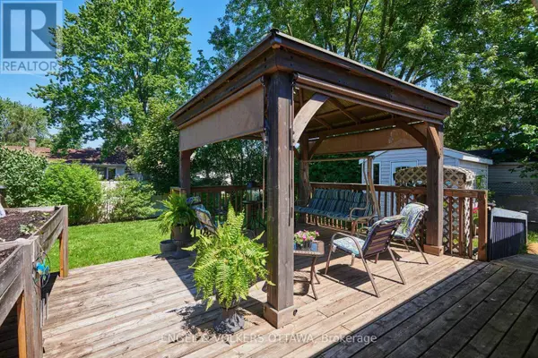 2123 BLUE JAY CRESCENT, Ottawa, ON K1J6A9