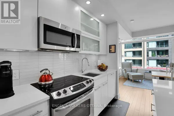 98 Richmond RD #211, Ottawa, ON K1Z0B2
