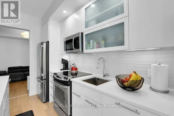 98 Richmond RD #211, Ottawa, ON K1Z0B2