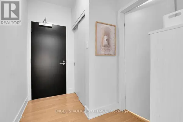 98 Richmond RD #211, Ottawa, ON K1Z0B2
