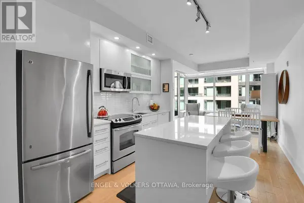 98 Richmond RD #211, Ottawa, ON K1Z0B2