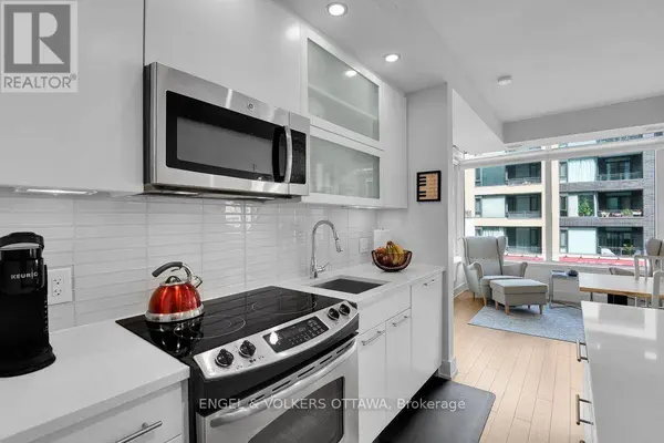 98 Richmond RD #211, Ottawa, ON K1Z6V9