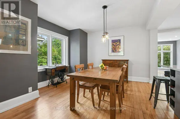 187 HINTON AVENUE N, Ottawa, ON K1Y1A2