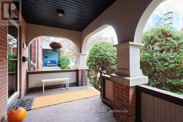 187 HINTON AVENUE N, Ottawa, ON K1Y1A2