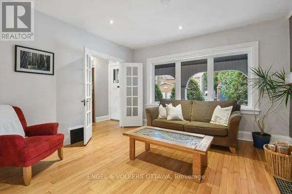 187 HINTON AVENUE N, Ottawa, ON K1Y1A2