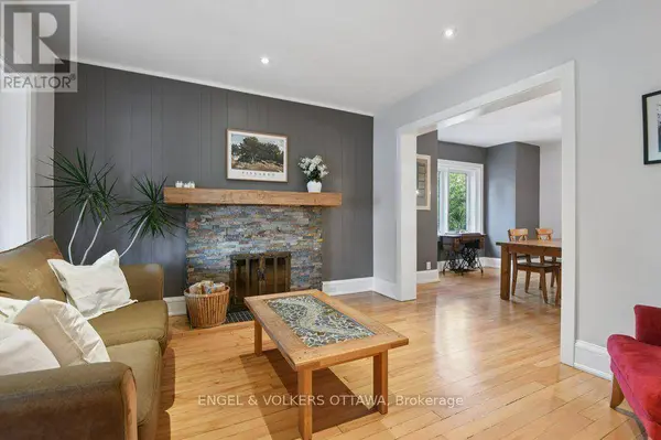 187 HINTON AVENUE N, Ottawa, ON K1Y1A2