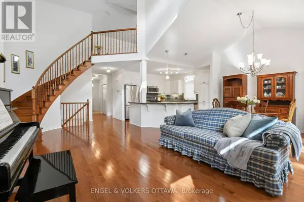 162 MAPLE KEY PRIVATE, Ottawa, ON K1T0E2