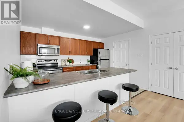 165 Waterbridge DR #5, Ottawa, ON K2G7G3
