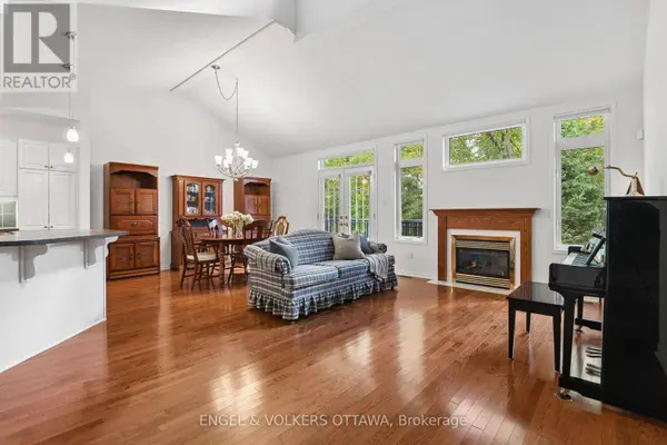 162 MAPLE KEY PRIVATE, Ottawa, ON K1T0E2