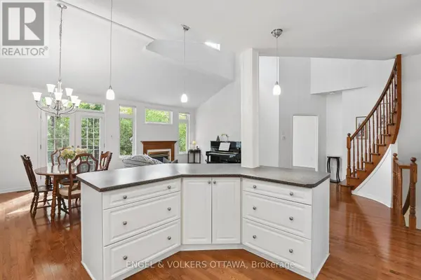 162 MAPLE KEY PRIVATE, Ottawa, ON K1T0E2