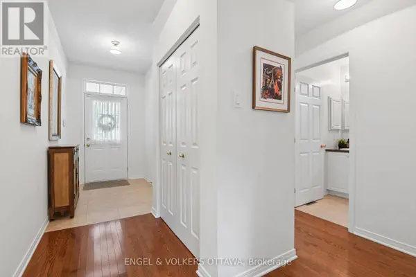 162 MAPLE KEY PRIVATE, Ottawa, ON K1T0E2