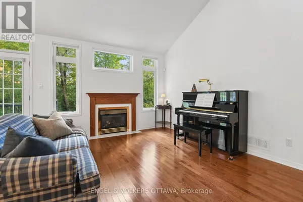 162 MAPLE KEY PRIVATE, Ottawa, ON K1T0E2
